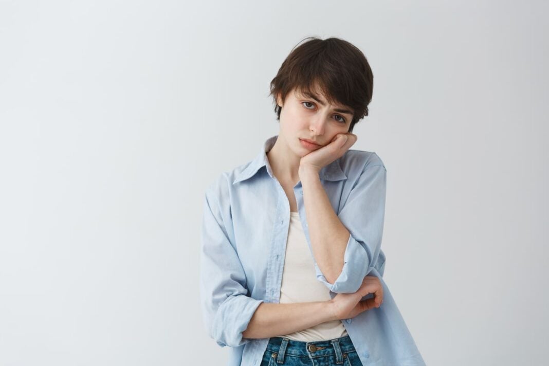 moody-reluctant-cute-girl-tomboy-looking-unamused-leaning-palm-feeling-bored (1)